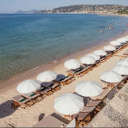 Le Lys D'or Piscine Terrasse Wiffi *